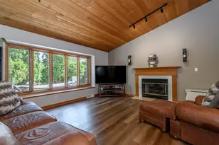 11506 W Janet Ct, Franklin, WI 53132 - Photo 9
