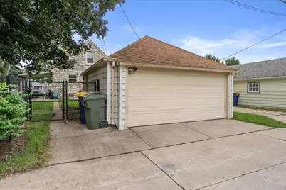 2452 S 74th St, West Allis, WI 53219 - Photo 33