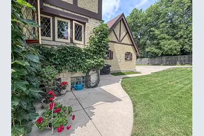 210 W College Ave, Waukesha, WI 53186 - Photo 37
