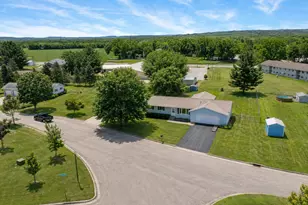 747 Margaret St, Sparta, WI 54656 - Photo 3