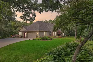 493 Lillian Ct, Delafield, WI 53018 - Photo 3