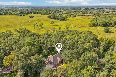 493  Lillian Ct, Delafield, WI 53018 - Photo 7