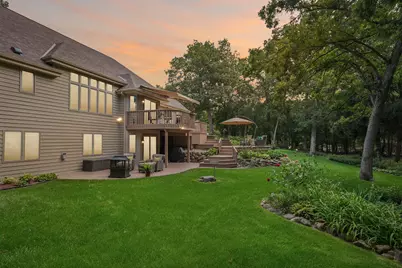 493  Lillian Ct, Delafield, WI 53018 - Photo 5