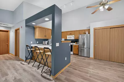 6115 S Creekside Dr #12, Cudahy, WI 53110 - Photo 9