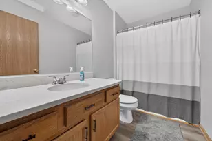 6115 S Creekside Dr, Cudahy, WI 53110 - Photo 21