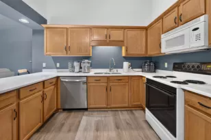 6115 S Creekside Dr, Cudahy, WI 53110 - Photo 7