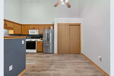 6115 S Creekside Dr #12, Cudahy, WI 53110 - Photo 11