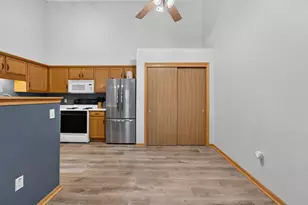 6115 S Creekside Dr, Cudahy, WI 53110 - Photo 11