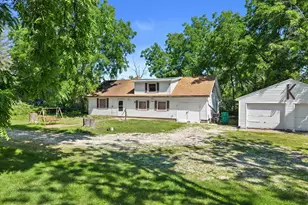 W156N7968 Pilgrim Rd, Menomonee Falls, WI 53051 - Photo 3