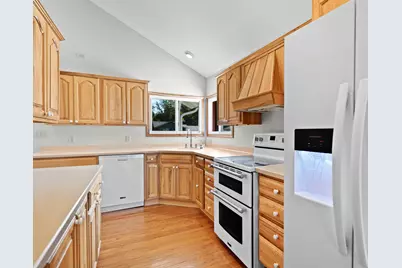 7916  Shorewood Dr, Salem, WI 53168 - Photo 9