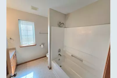 520  Windstone Dr, Hartland, WI 53029 - Photo 17