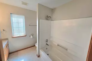 520 Windstone Dr, Hartland, WI 53029 - Photo 17