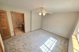 520 Windstone Dr, Hartland, WI 53029 - Photo 9