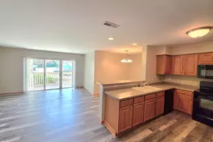 520 Windstone Dr, Hartland, WI 53029 - Photo 7
