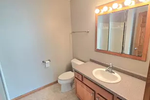 520 Windstone Dr, Hartland, WI 53029 - Photo 11