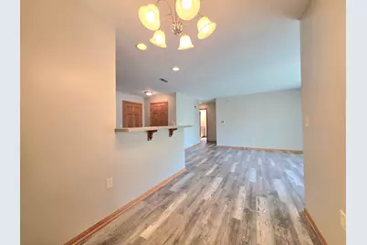520  Windstone Dr, Hartland, WI 53029 - Photo 3