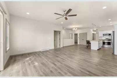 1800  Prairie Pl #4, Holmen, WI 54636 - Photo 15