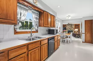 931 Fairview Dr, Port Washington, WI 53074 - Photo 3