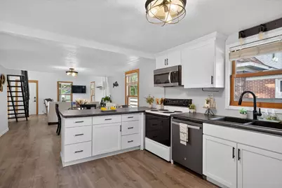 345  20th St, La Crosse, WI 54601 - Photo 13