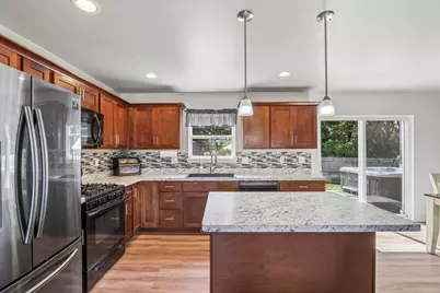 1511 E Longneedle Ln, Elkhorn, WI 53121 - Photo 7