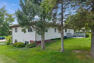 442 Sunnyside Dr, Caledonia, MN 55921 - Photo 29