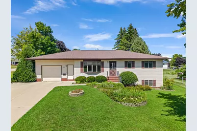 442  Sunnyside Dr, Caledonia, MN 55921 - Photo 1