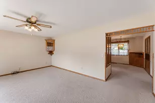442 Sunnyside Dr, Caledonia, MN 55921 - Photo 9