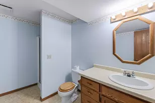 442 Sunnyside Dr, Caledonia, MN 55921 - Photo 19