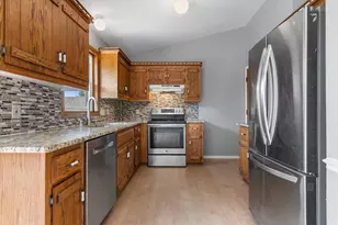W162N10591 Auburn Ln, Germantown, WI 53022 - Photo 9