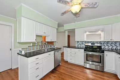 1025 W Cumberland Dr, Waukesha, WI 53186 - Photo 15