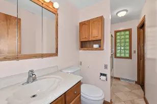 1025 W Cumberland Dr, Waukesha, WI 53188 - Photo 17