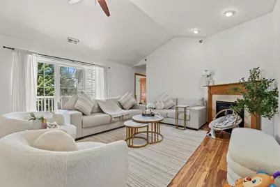 12155 W Virginia Cir #7, Franklin, WI 53132 - Photo 3