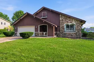 325 E Parkway Estates Dr, Oak Creek, WI 53154 - Photo 27