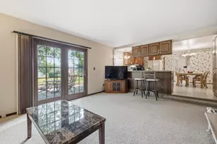 325 E Parkway Estates Dr, Oak Creek, WI 53154 - Photo 11