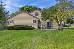 325 E Parkway Estates Dr, Oak Creek, WI 53154 - Photo 21