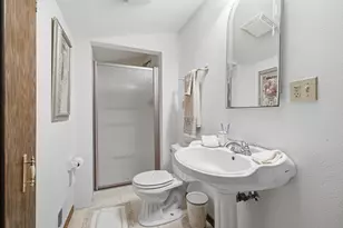 325 E Parkway Estates Dr, Oak Creek, WI 53154 - Photo 19