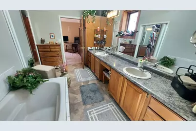 8404 S 68th St, Franklin, WI 53132 - Photo 27
