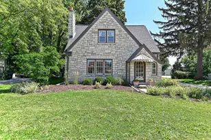 W232N6198 Waukesha Ave, Sussex, WI 53089 - Photo 3