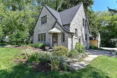 W232N6198  Waukesha Ave, Sussex, WI 53089 - Photo 1