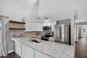810 Kendall Ln, Lake Geneva, WI 53147 - Photo 9