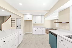 222 N 111th St, Wauwatosa, WI 53226 - Photo 13