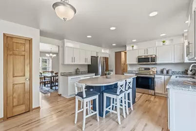 W273N2420  Arlington Ct, Pewaukee, WI 53072 - Photo 9