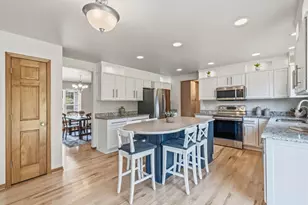 W273N2420 Arlington Ct, Pewaukee, WI 53072 - Photo 9