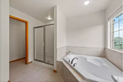 W273N2420  Arlington Ct, Pewaukee, WI 53072 - Photo 23