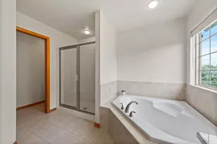 W273N2420 Arlington Ct, Pewaukee, WI 53072 - Photo 23