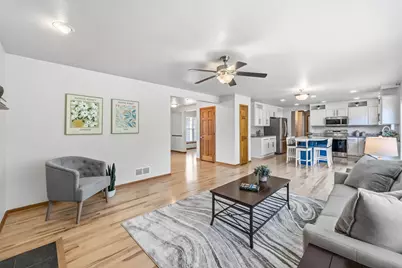 W273N2420  Arlington Ct, Pewaukee, WI 53072 - Photo 7