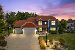 W273N2420 Arlington Ct, Pewaukee, WI 53072 - Photo 1