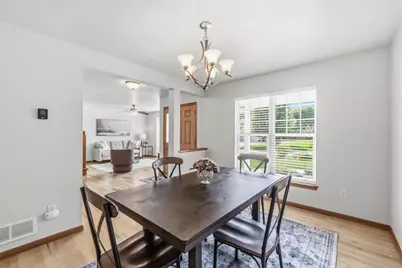 W273N2420  Arlington Ct, Pewaukee, WI 53072 - Photo 17