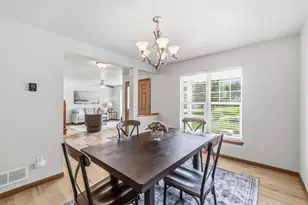 W273N2420 Arlington Ct, Pewaukee, WI 53072 - Photo 17