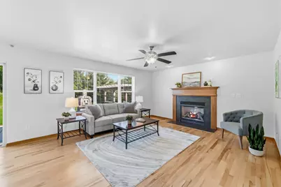 W273N2420  Arlington Ct, Pewaukee, WI 53072 - Photo 5